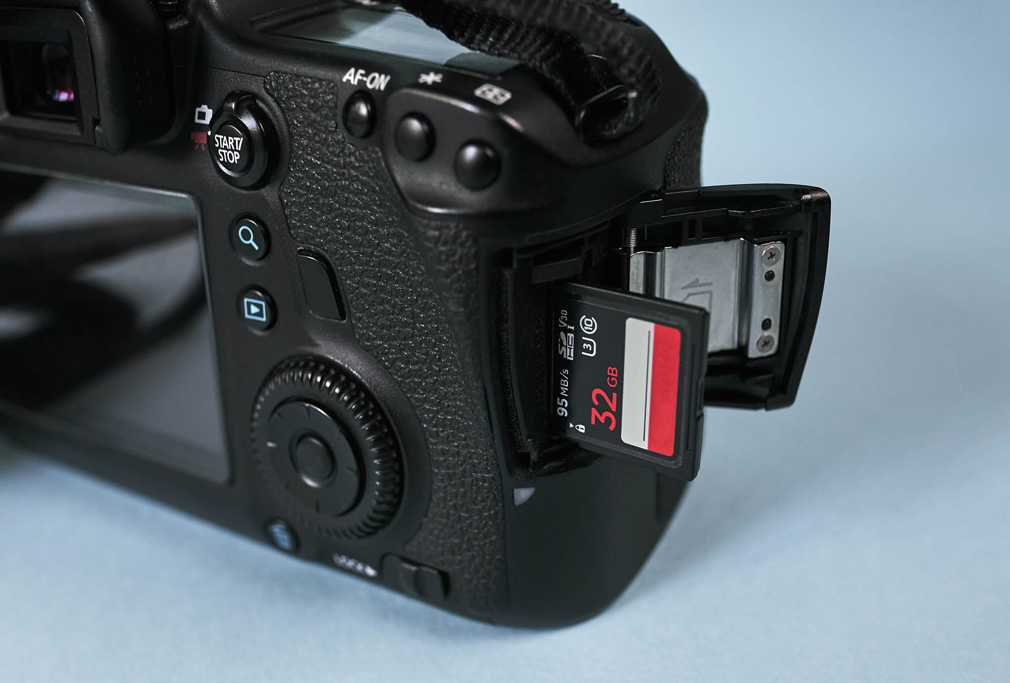 sd card camera insert correctly